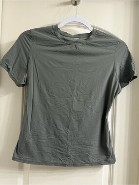 SKIMS fits everybody tshirt